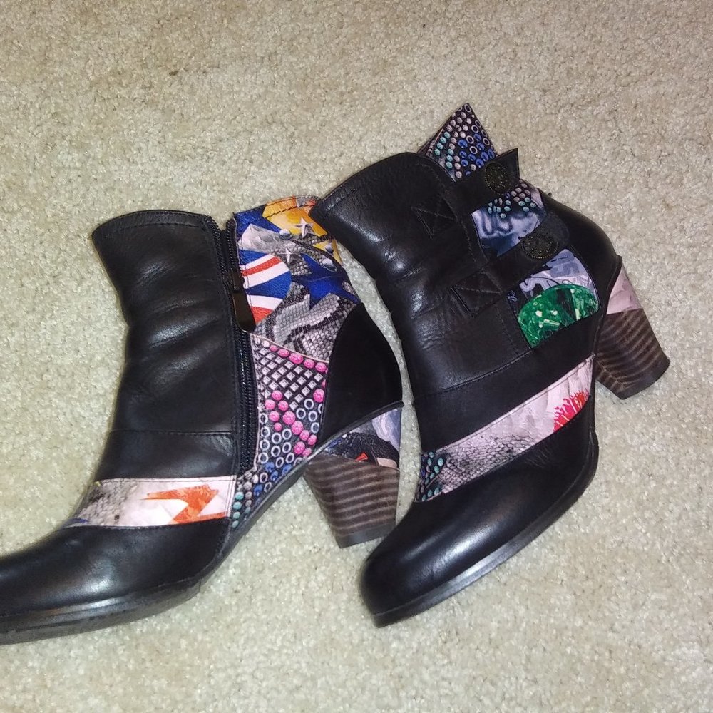 L'Artiste by Spring Step Ankle Bootie